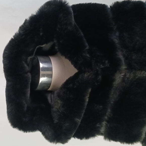 Black Faux Fur Vest. - Picture 2 of 8